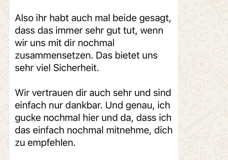 Nachricht eines Kundenpaars über Sicherheit und Vertrauen